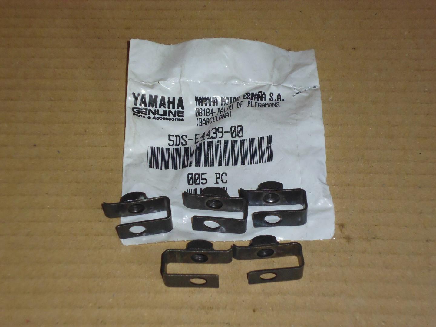 Klemme fr Luftfilterdeckel passt an Yamaha Yp 125 5DS-E4439-00