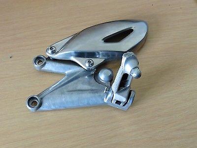 Fu�rastentr�ger Fu�rasten footrest passt an Triumph Speed Triple 675