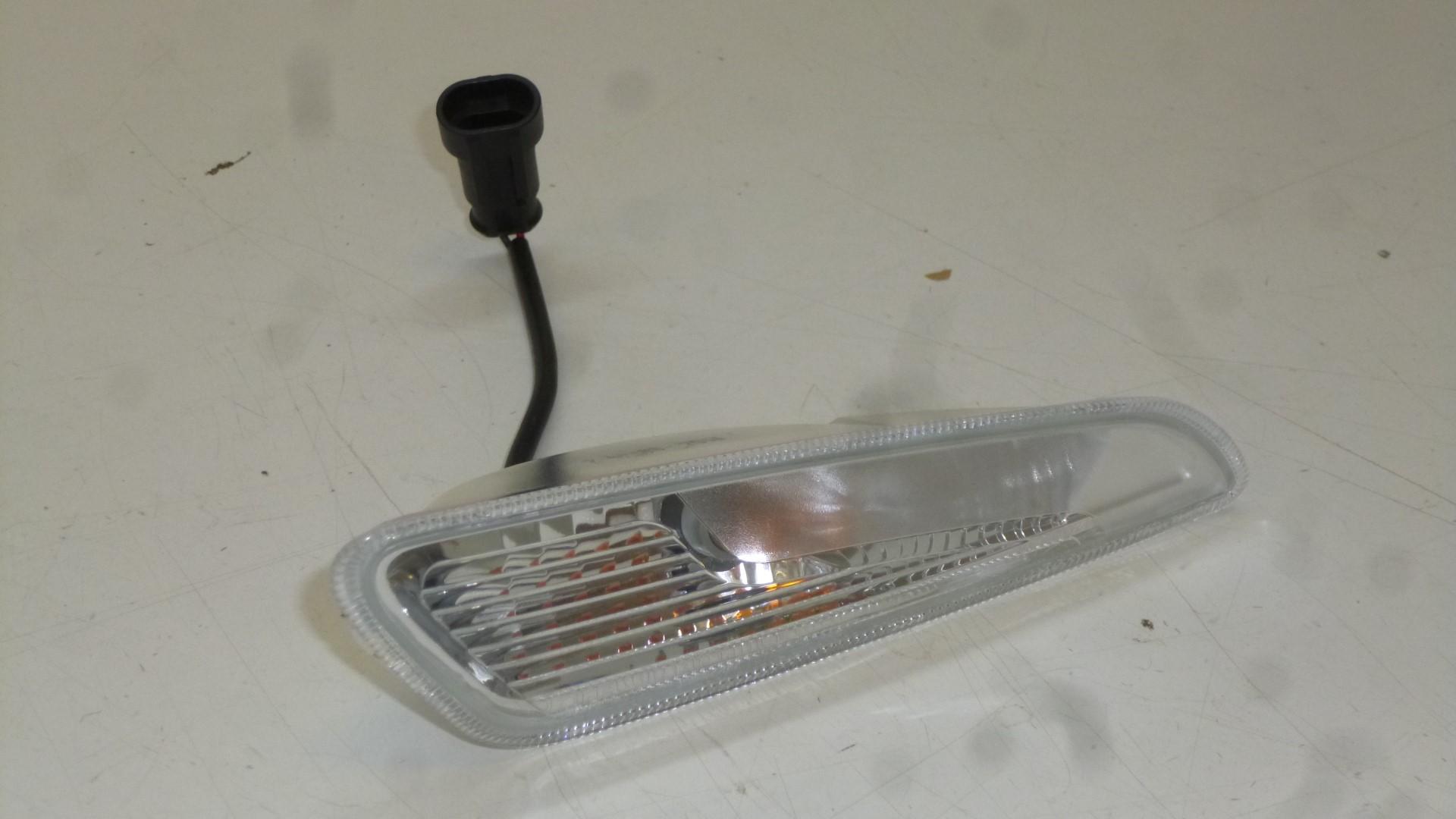 Blinker vorne links turn signal lens passt an Vespa Primavera Sprint 50 13-19
