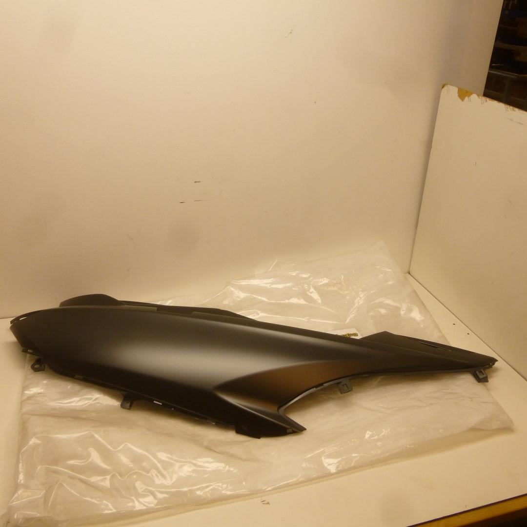 Seitenverkleidung side panel passt an Suzuki Burgman 650 15-18 47111-26J00-YKV