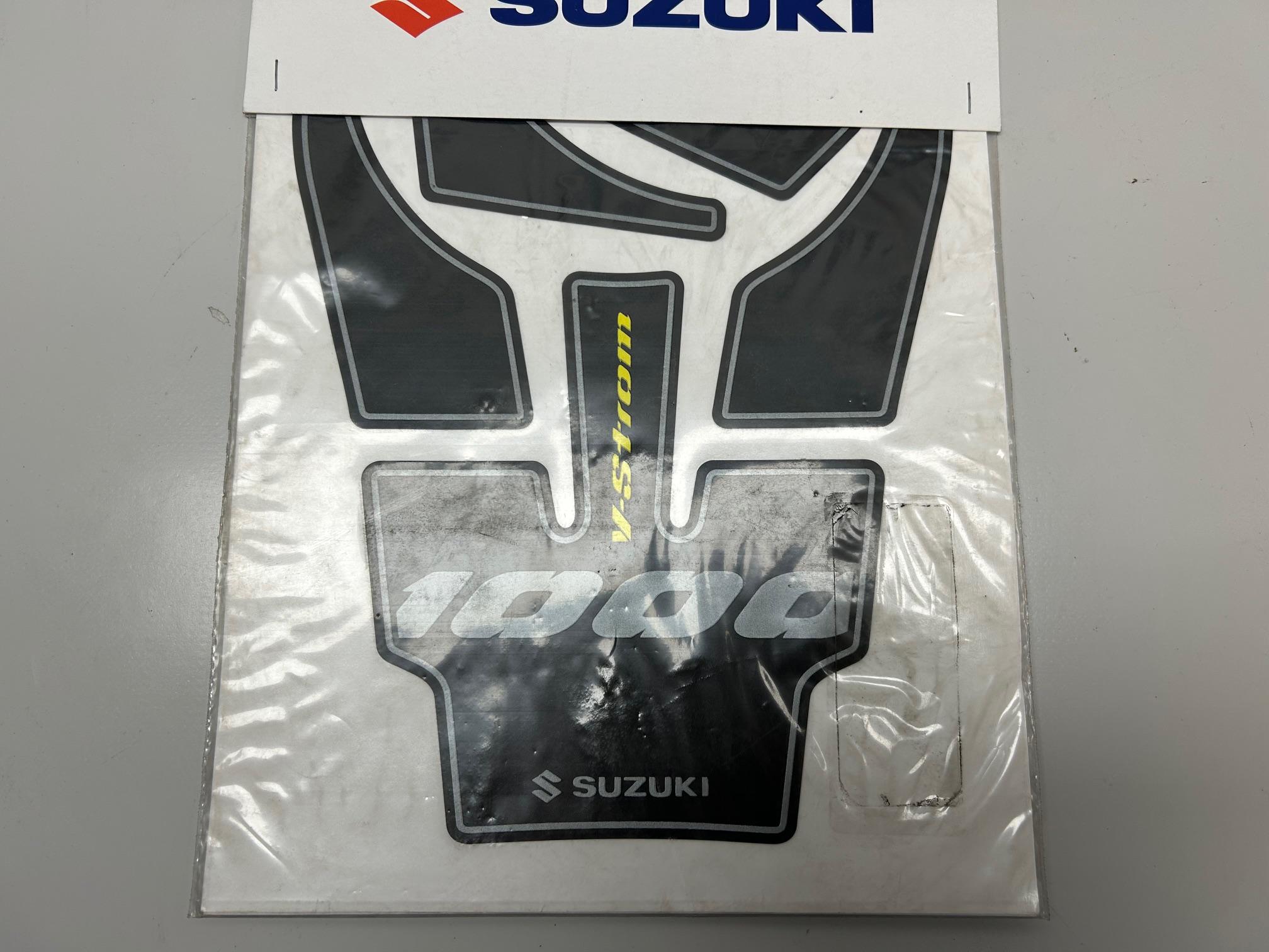 Tankpad Schutzaufkleber Dekor passt an Suzuki V-Strom 1000 990D0-31J01-YEL
